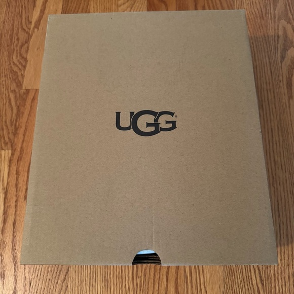 Grey Snake Print Uggs - Picture 2 of 4